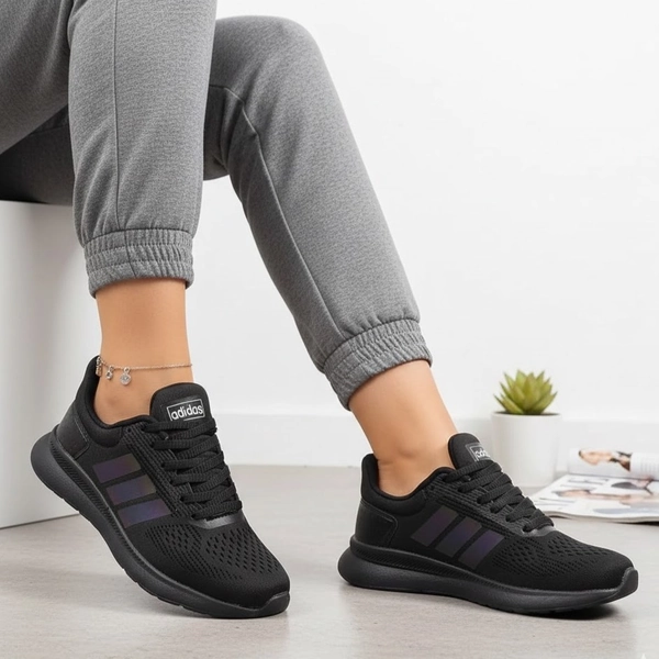 کفش اسپرت آدیداس شبرنگ پابین